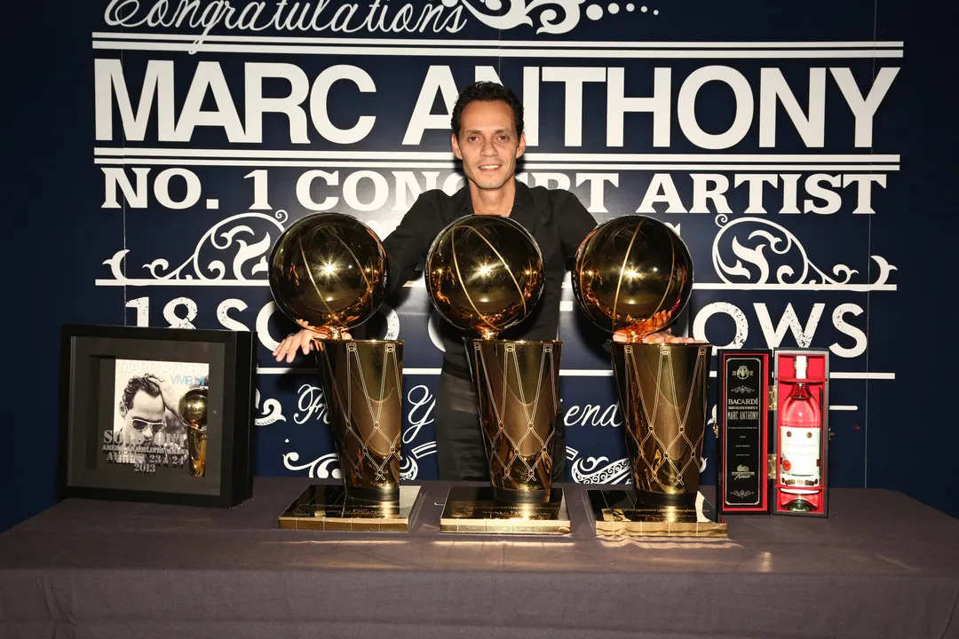 BACARDÍ PRESENTATION TO MARC ANTHONY